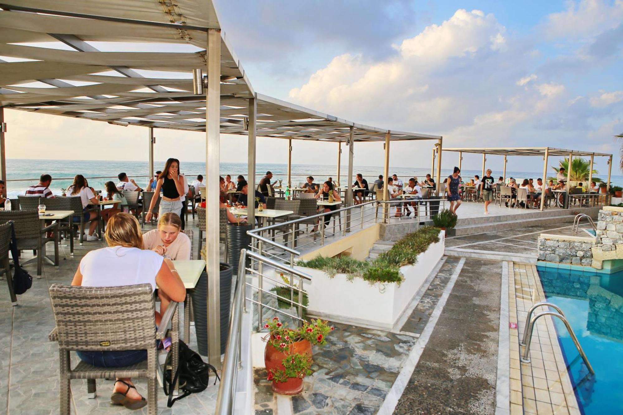 Dedalos Beach Hotel Sfáka Buitenkant foto