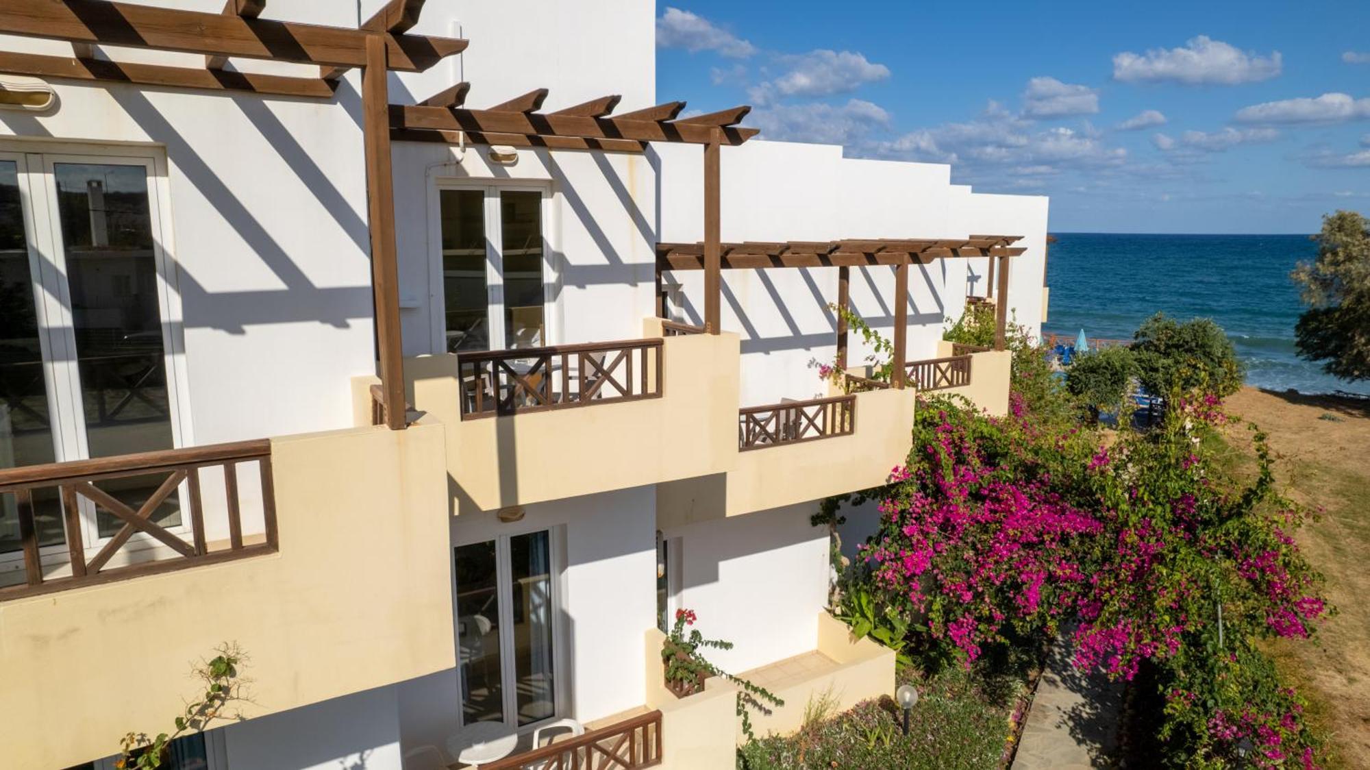 Dedalos Beach Hotel Sfáka Buitenkant foto