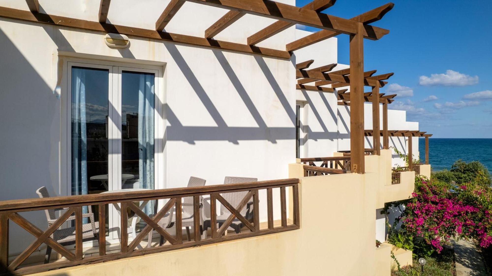Dedalos Beach Hotel Sfáka Buitenkant foto
